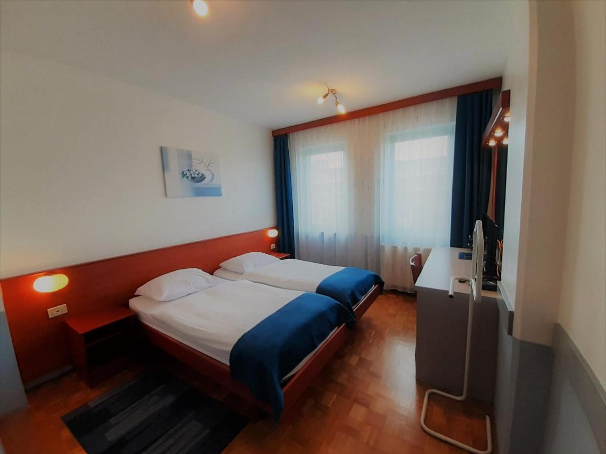 Rooms Vodisek - Depandansa Hotela Capris Capodistria Boutique Bagian luar foto
